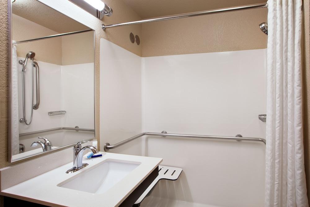 Candlewood Suites Medford By Ihg Extérieur photo